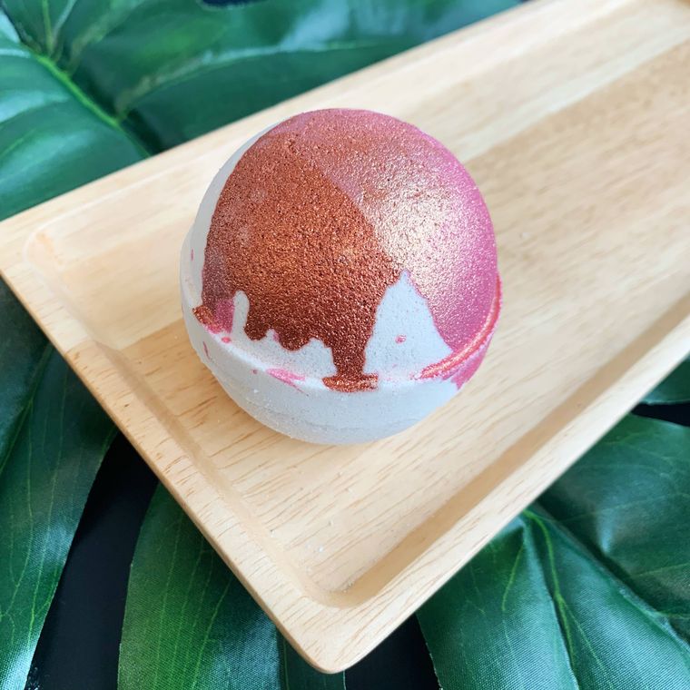 VANILLA SANDALWOOD BATH BOMB